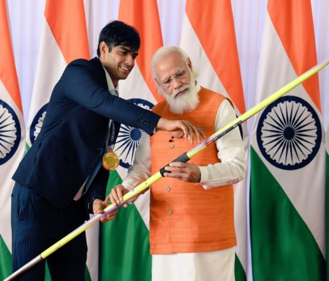 नीरज चोपड़ा(Neeraj Chopra) का वो भाला, जिसने नीलामी में डेढ़ करोड़ रुपये कमा लिए
