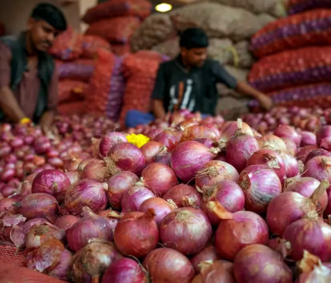 प्याज(Onion) के दाम फिर आसमान पर, हर साल यही मौसम क्यों रुलाता है